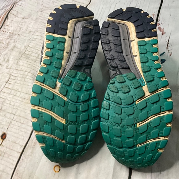 BROOKS ARIEL 16 ATHLETIC SHOESNSIZE 8.5 - Picture 10 of 10